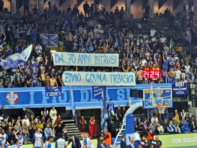 Quattro Daspo ai trevigiani per lo striscione contro il ritorno di Trieste all'Italia