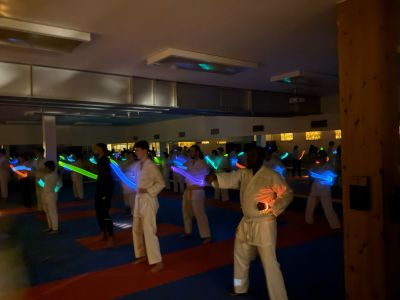 "Milluminodimeno": Karate Do Trieste in palestra al buio per la sensibilizzazione energetica